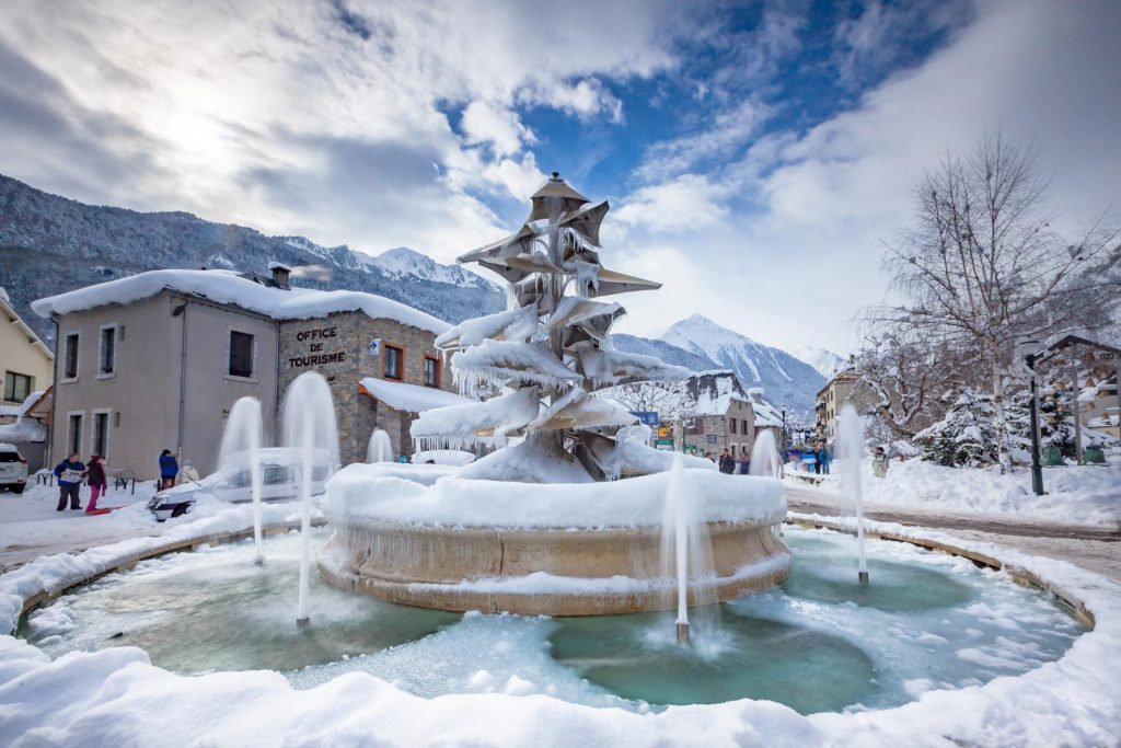 saint-lary-village-enneige